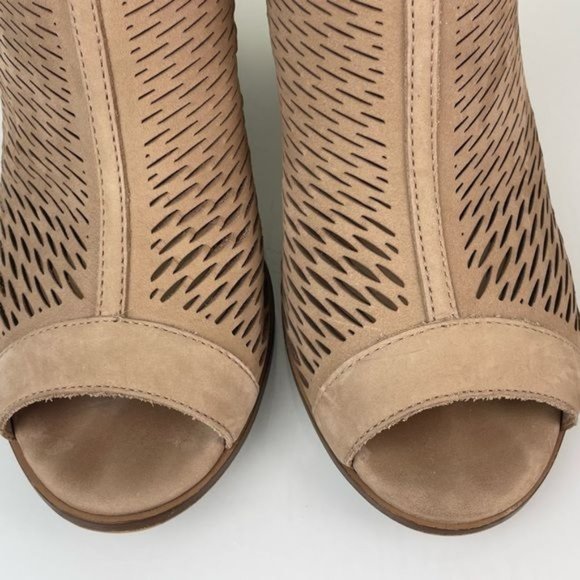 Vince Camuto Sz 7.5 Suede Cutout Ankle Wrap Heel - Picture 14 of 14